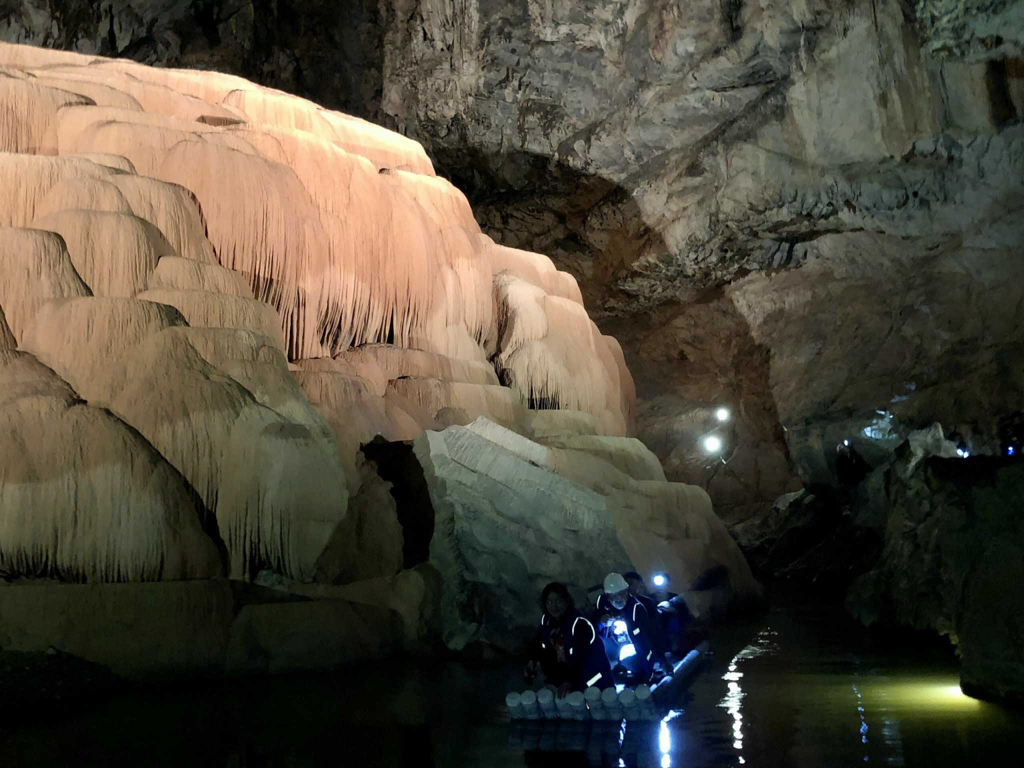 Nguom Ngao Cave vietnam